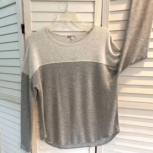 Fitz and Eddi Long sleeve thin sweatshirt. Size L
